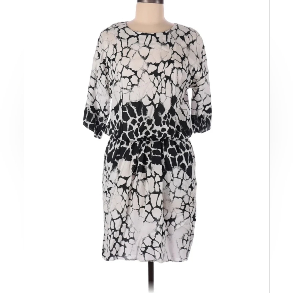 Indikka Dress Size M Black & White Print Short Sleeve Blouson Pockets
